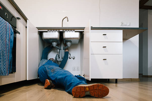 Professional Leak Detection technician working in Maplewood, MN